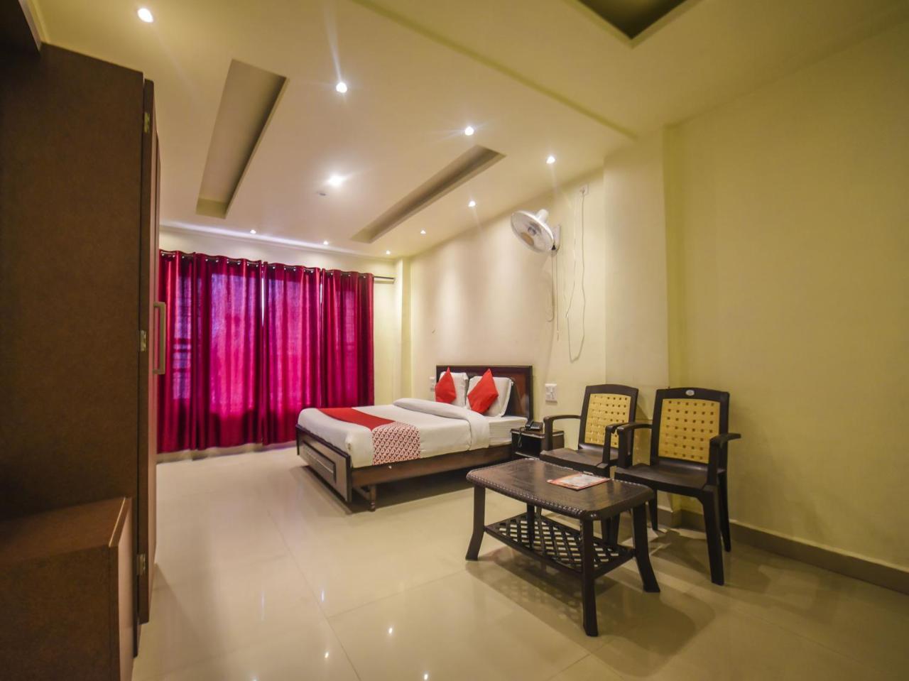 Oyo 7905 Holiday Inn Dalhousie Esterno foto